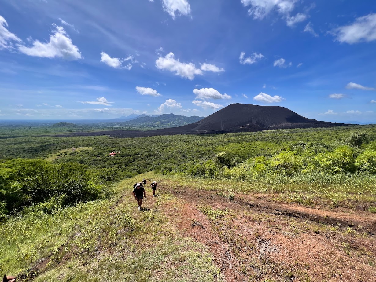 Hiking the El Hoyo volcano