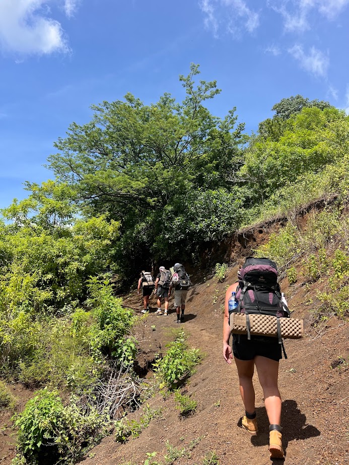 Hiking El Hoyo volcano