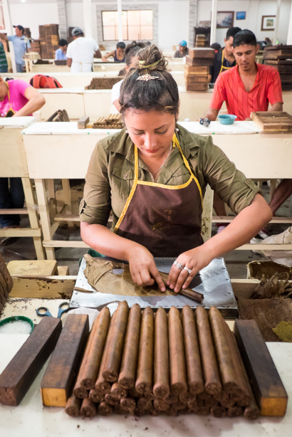 Tour through the cigar factory in Esteli with Mono Loco Adventures