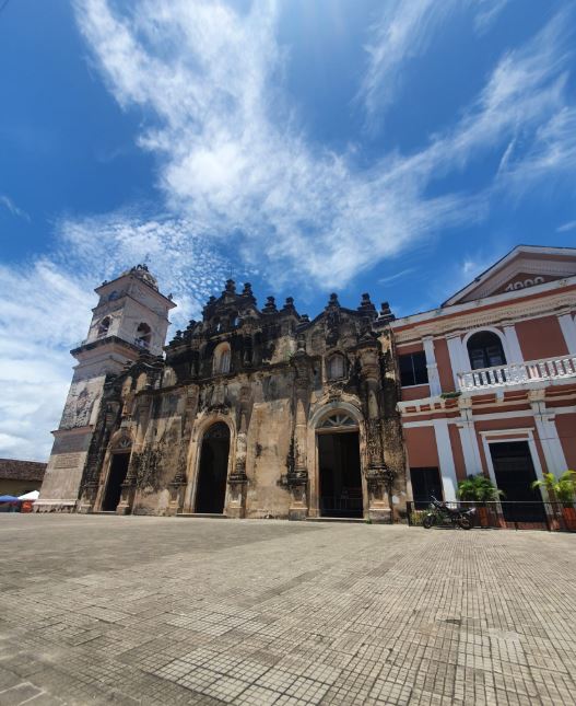 Strolling through Granada with Mono Loco Adventures