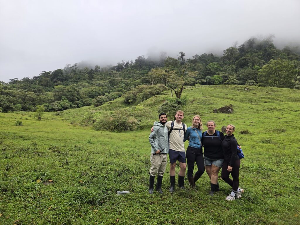 Group before the macizo cloud forest hike