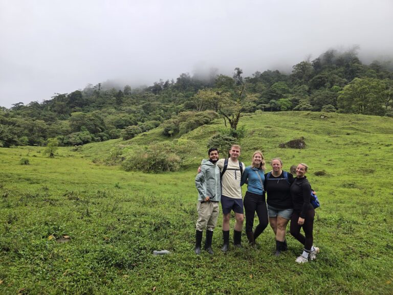Group before the macizo cloud forest hike