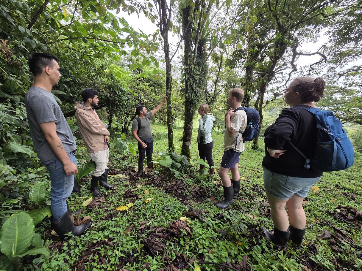 Macizo Cloud Forest with the guides